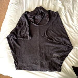 Korye Women's Size Large Cowl Turtleneck Batwing Short Sleeve Top Poncho